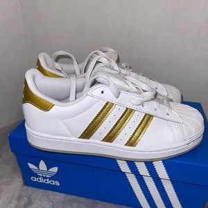New adidas superstar kids sneakers size 2